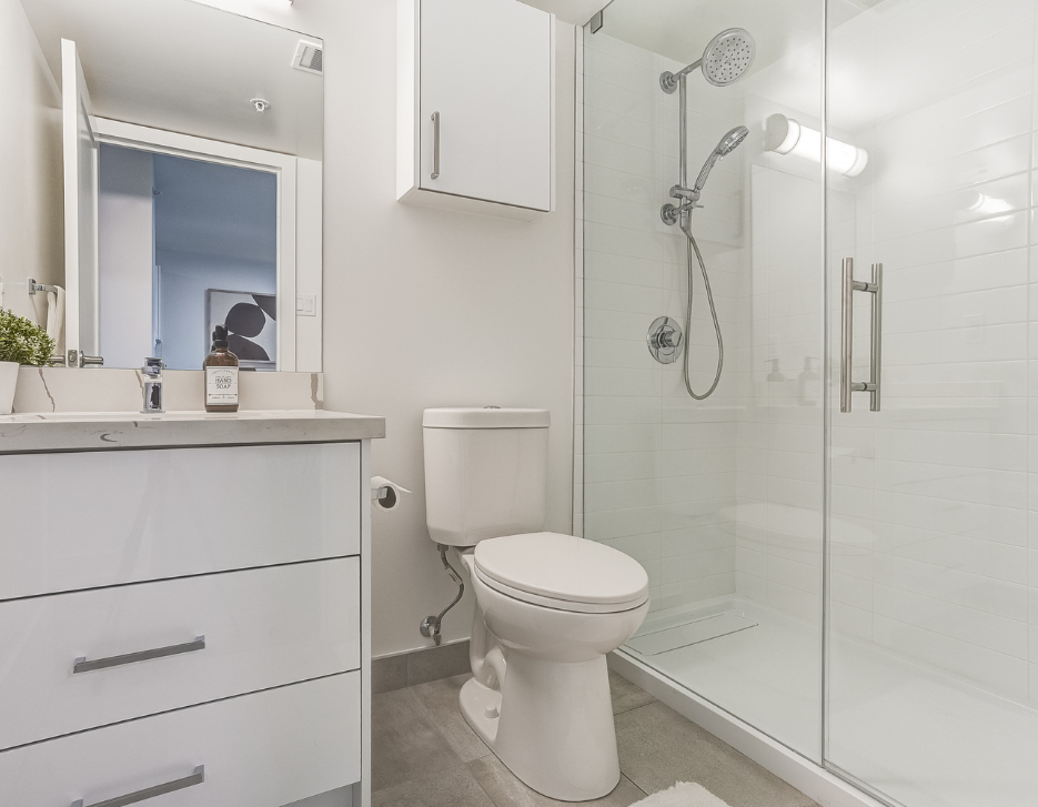 Bathroom of a one bedroom suite at Elora.